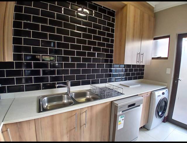 4 BEDROOM GOLF ESTATE FOR SALE IN BLUE VALLEY GOLF ESTATE